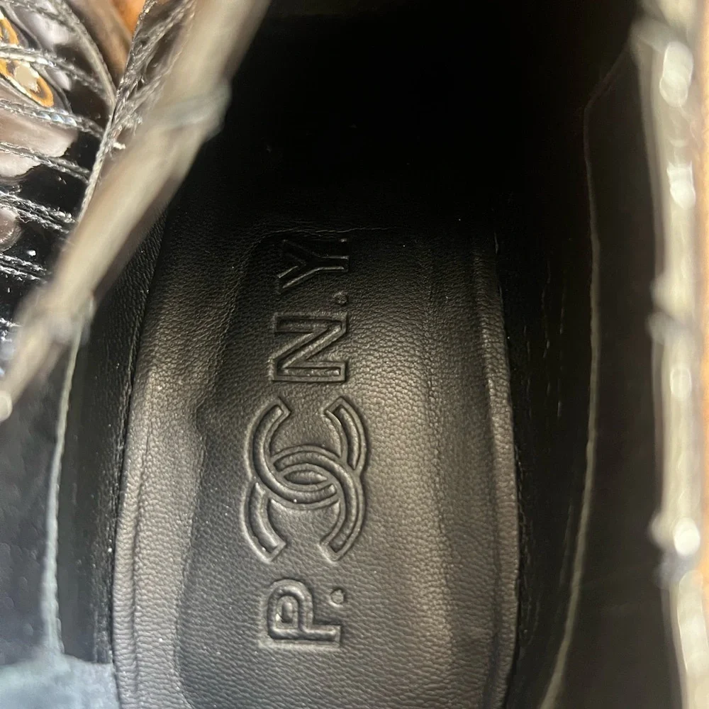 Chanel Size 39 Black Patent Leather Ribbed Ankle Boots Paris New York Collection